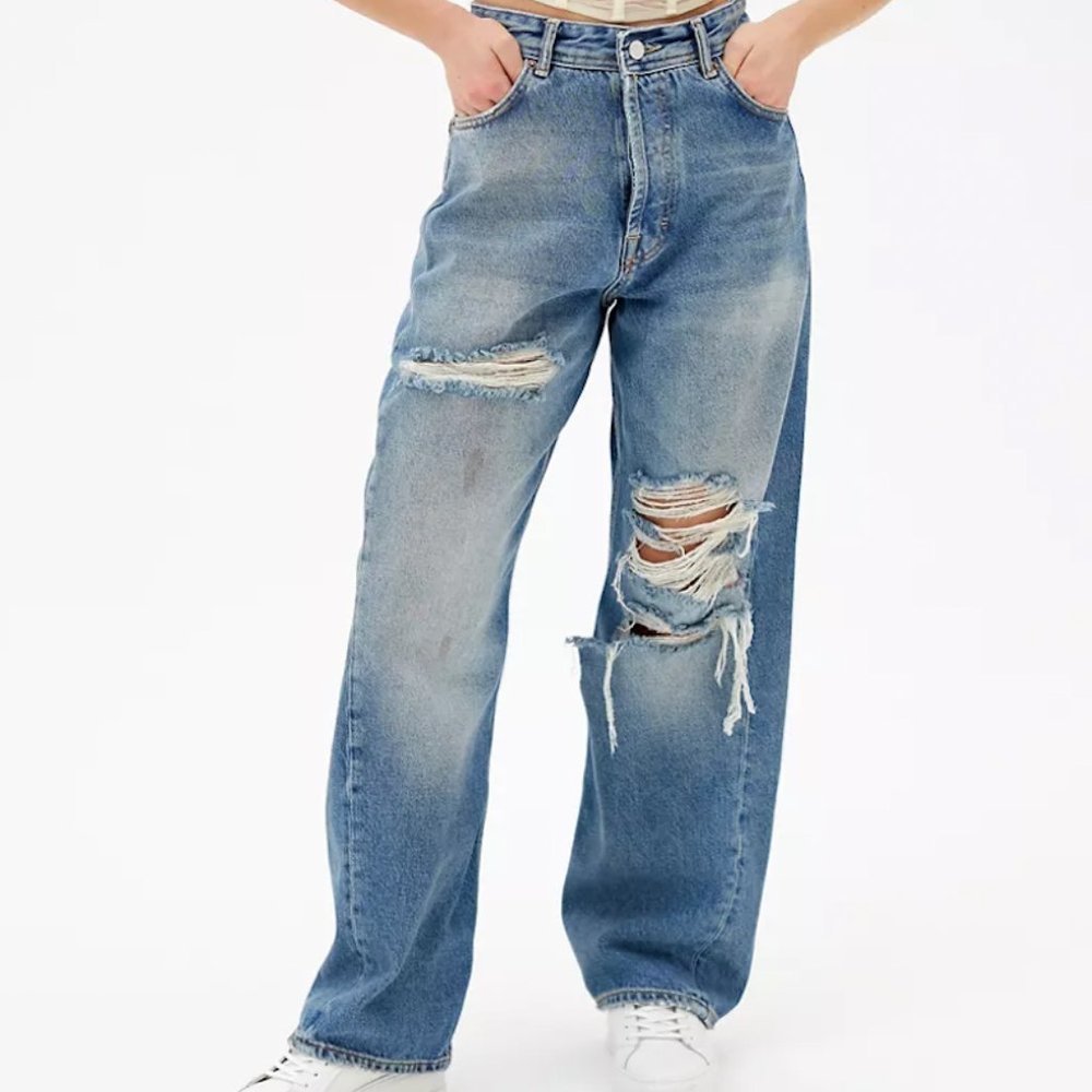 BDG Amy Baggy Jean – Ripped Light Wash